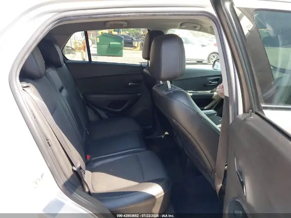 KL7CJLSB9JB678064 2018 CHEVROLET TRAX - Image 8
