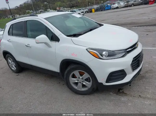 KL7CJLSB9JB679490 2018 CHEVROLET TRAX - Image 1