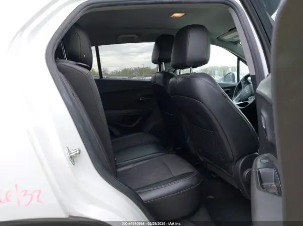 KL7CJLSB9JB679490 2018 CHEVROLET TRAX - Image 8