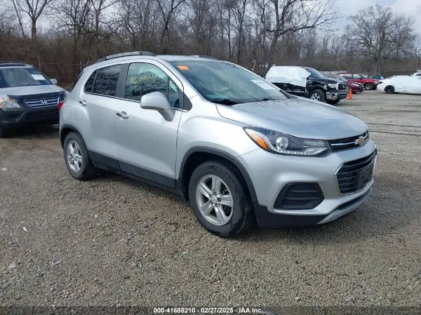 KL7CJLSB9JB680719 2018 CHEVROLET TRAX - Image 1