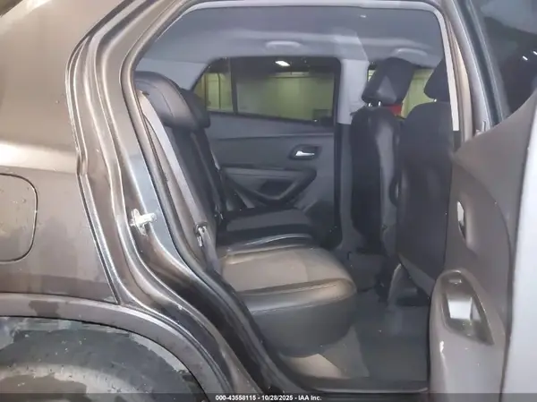 KL7CJLSB9JB681028 2018 CHEVROLET TRAX - Image 8