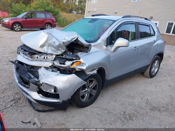 KL7CJLSB9JB688299 2018 CHEVROLET TRAX - Image 2