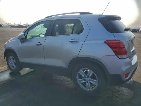 KL7CJLSB9JB691557 2018 CHEVROLET TRAX - Image 2