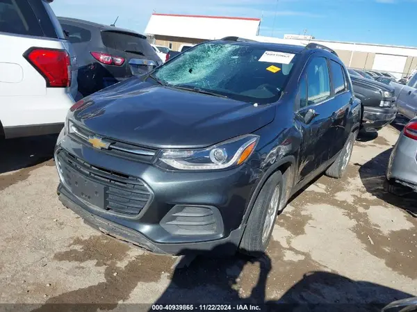 KL7CJLSB9JB692630 2018 CHEVROLET TRAX - Image 2