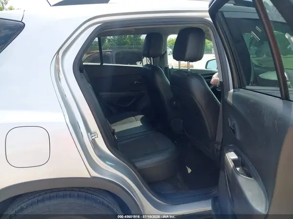 KL7CJLSB9JB698850 2018 CHEVROLET TRAX - Image 8