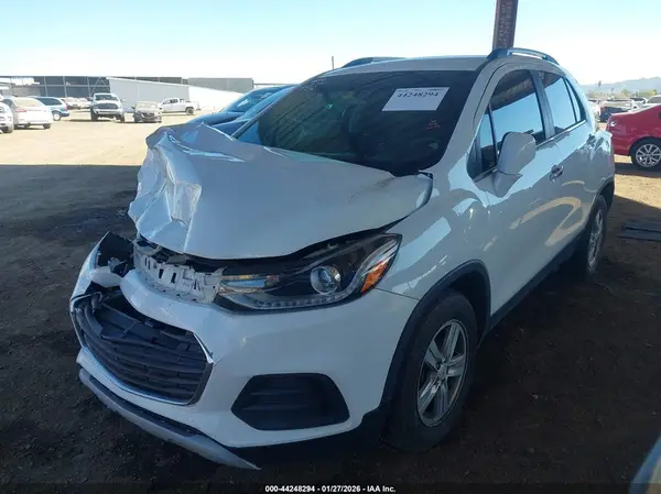 KL7CJLSB9JB719700 2018 CHEVROLET TRAX - Image 2