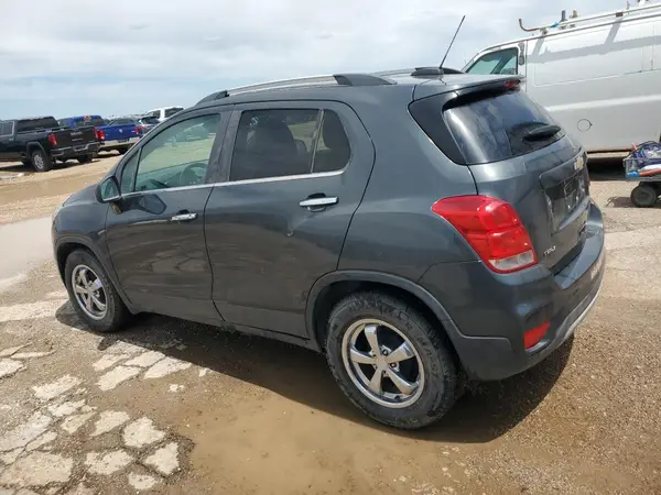 KL7CJLSB9JB722208 2018 CHEVROLET TRAX - Image 2