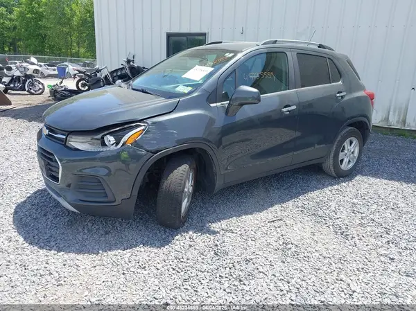 KL7CJLSB9JB725934 2018 CHEVROLET TRAX - Image 2