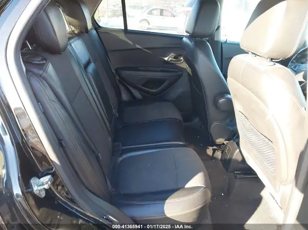 KL7CJLSB9KB744243 2019 CHEVROLET TRAX - Image 8