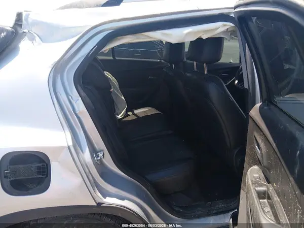 KL7CJLSB9KB866553 2019 CHEVROLET TRAX - Image 8