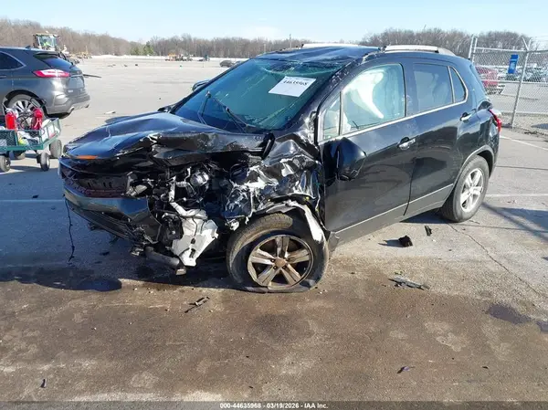 KL7CJLSB9KB910230 2019 CHEVROLET TRAX - Image 2