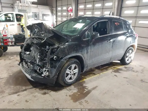 KL7CJLSB9KB934401 2019 CHEVROLET TRAX - Image 2