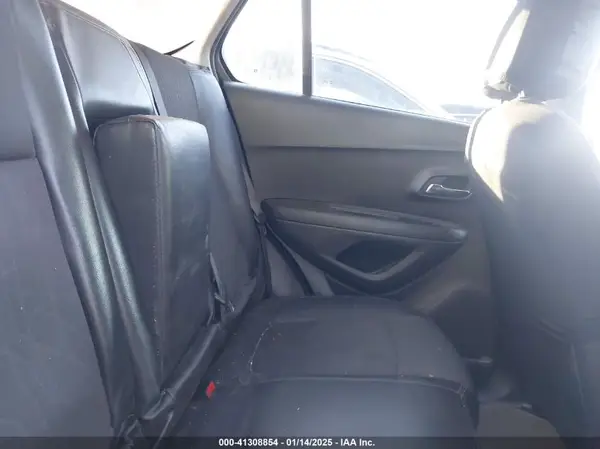 KL7CJLSB9KB947827 2019 CHEVROLET TRAX - Image 8