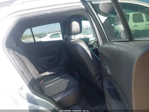 KL7CJLSB9KB954826 2019 CHEVROLET TRAX - Image 8