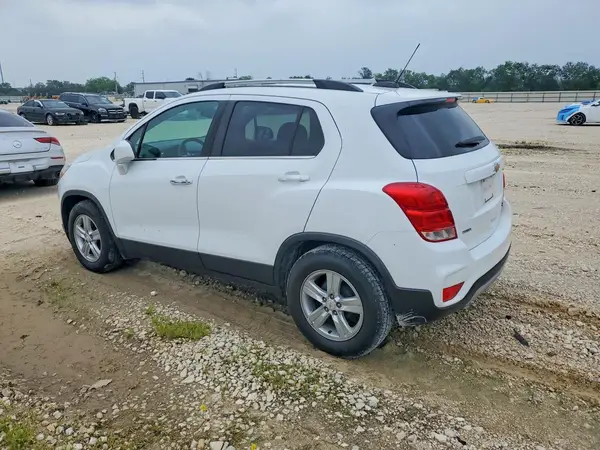 KL7CJLSB9KB955104 2019 CHEVROLET TRAX - Image 2