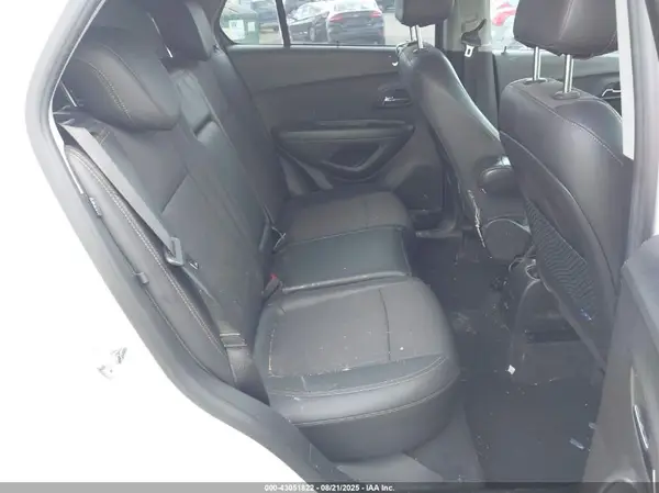 KL7CJLSB9KB955636 2019 CHEVROLET TRAX - Image 8