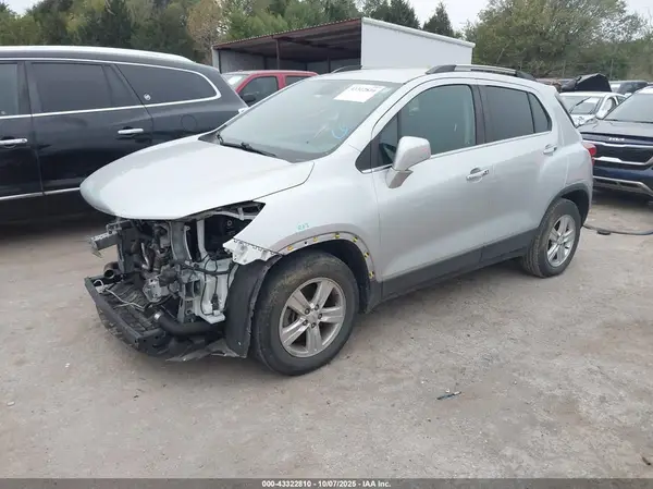 KL7CJLSB9LB000689 2020 CHEVROLET TRAX - Image 2