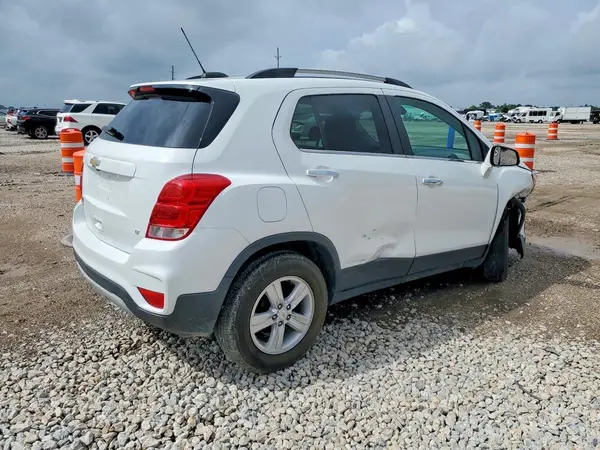 KL7CJLSB9LB001289 2020 CHEVROLET TRAX - Image 2