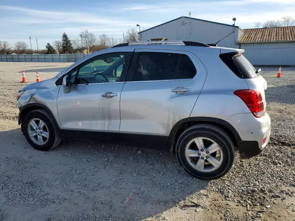 KL7CJLSB9LB005973 2020 CHEVROLET TRAX - Image 2