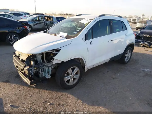 KL7CJLSB9LB010560 2020 CHEVROLET TRAX - Image 2