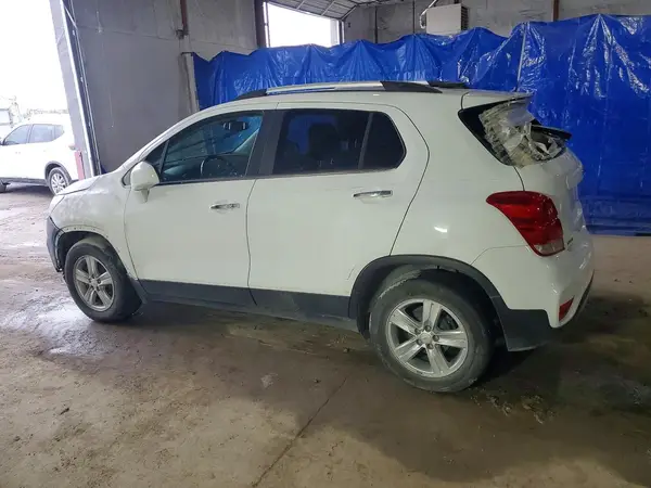 KL7CJLSB9LB011031 2020 CHEVROLET TRAX - Image 2