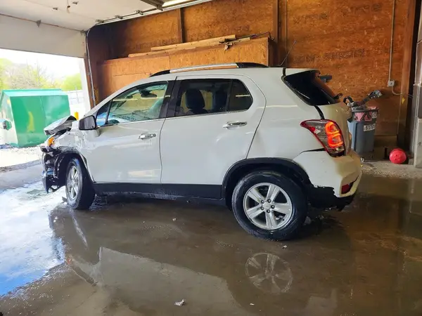 KL7CJLSB9LB017007 2020 CHEVROLET TRAX - Image 2