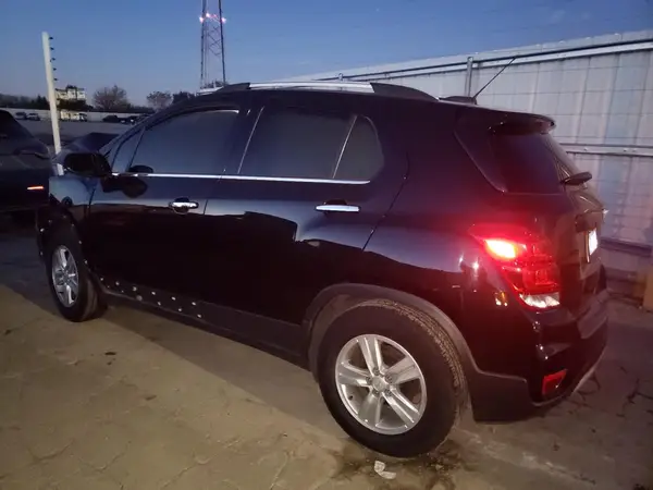 KL7CJLSB9LB054946 2020 CHEVROLET TRAX - Image 2
