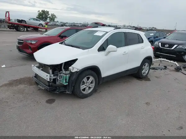 KL7CJLSB9LB328095 2020 CHEVROLET TRAX - Image 2