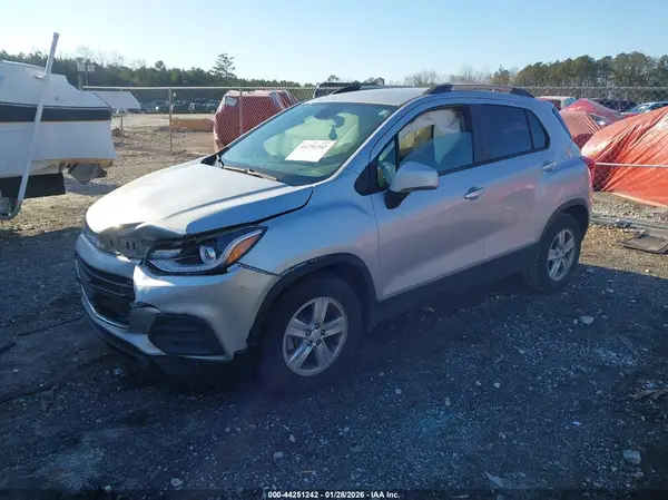 KL7CJLSB9MB304476 2021 CHEVROLET TRAX - Image 2