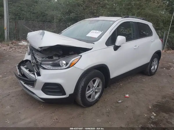 KL7CJLSB9MB309645 2021 CHEVROLET TRAX - Image 2