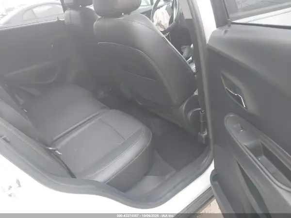 KL7CJLSB9MB309645 2021 CHEVROLET TRAX - Image 8