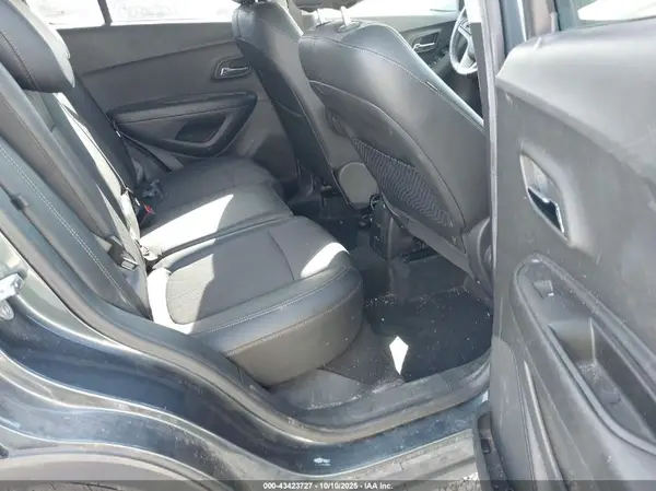 KL7CJLSB9MB311573 2021 CHEVROLET TRAX - Image 8