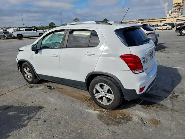 KL7CJLSB9MB311847 2021 CHEVROLET TRAX - Image 2