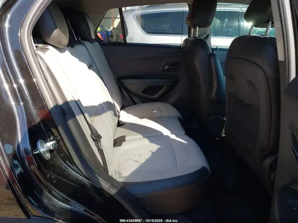 KL7CJLSB9MB323321 2021 CHEVROLET TRAX - Image 8