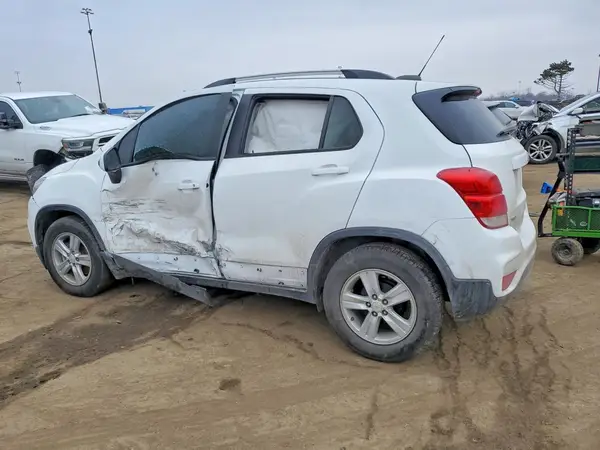 KL7CJLSB9MB324632 2021 CHEVROLET TRAX - Image 2