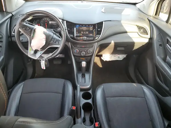 KL7CJLSB9MB325070 2021 CHEVROLET TRAX - Image 8
