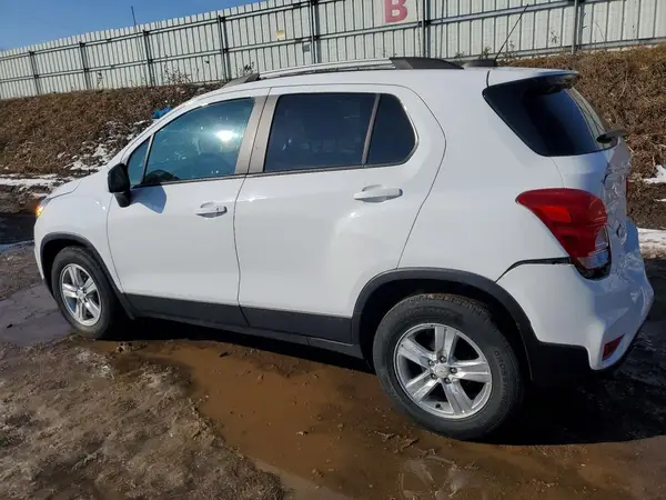 KL7CJLSB9MB328910 2021 CHEVROLET TRAX - Image 2