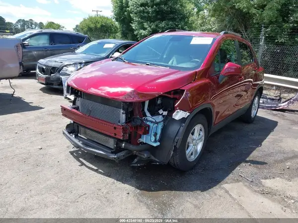 KL7CJLSB9MB329555 2021 CHEVROLET TRAX - Image 2