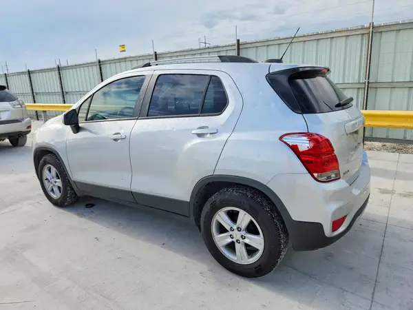 KL7CJLSB9MB336344 2021 CHEVROLET TRAX - Image 2