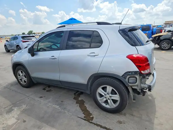 KL7CJLSB9MB339762 2021 CHEVROLET TRAX - Image 2