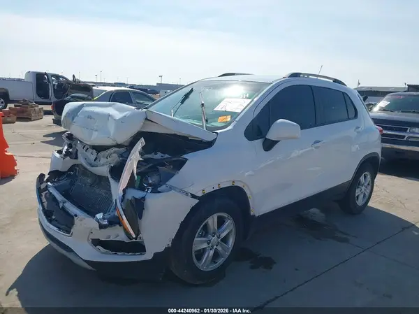 KL7CJLSB9MB355959 2021 CHEVROLET TRAX - Image 2