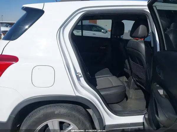 KL7CJLSB9MB355959 2021 CHEVROLET TRAX - Image 8