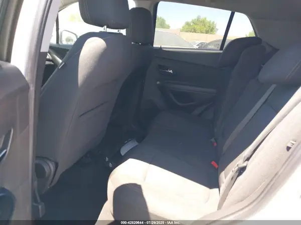 KL7CJLSBXHB085517 2017 CHEVROLET TRAX - Image 8