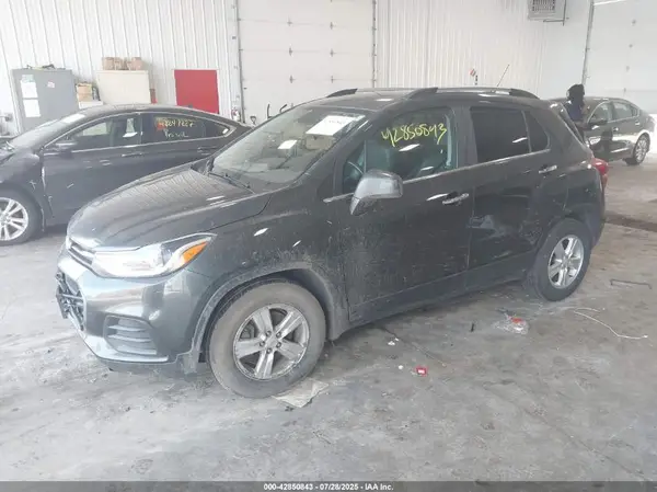 KL7CJLSBXHB092967 2017 CHEVROLET TRAX - Image 2