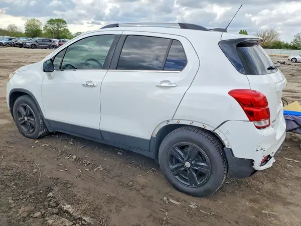 KL7CJLSBXJB511504 2018 CHEVROLET TRAX - Image 2