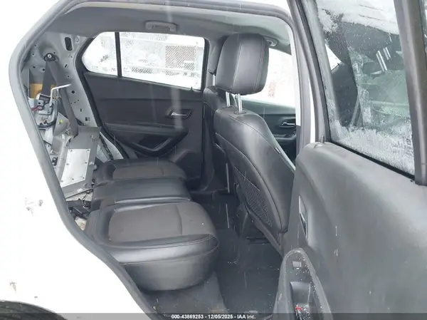 KL7CJLSBXJB513012 2018 CHEVROLET TRAX - Image 8