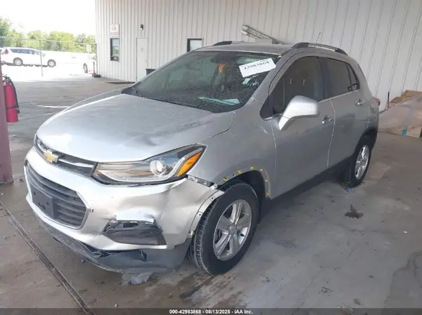 KL7CJLSBXJB521871 2018 CHEVROLET TRAX - Image 2