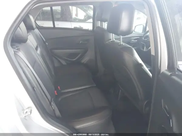 KL7CJLSBXJB521871 2018 CHEVROLET TRAX - Image 8