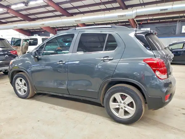 KL7CJLSBXJB565465 2018 CHEVROLET TRAX - Image 2