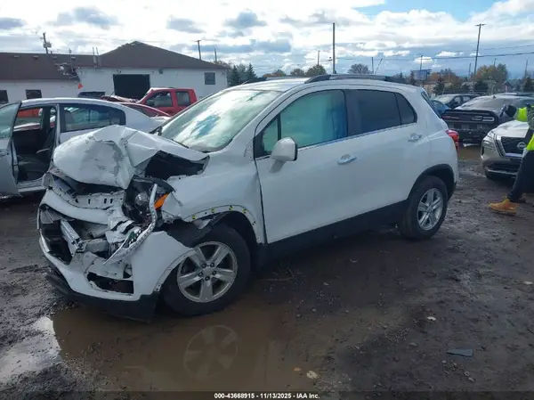 KL7CJLSBXJB568074 2018 CHEVROLET TRAX - Image 2